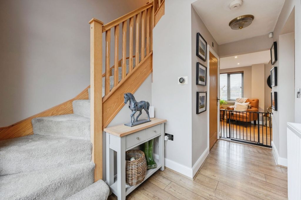 Property photo 3 of 16 Entrance Hallway