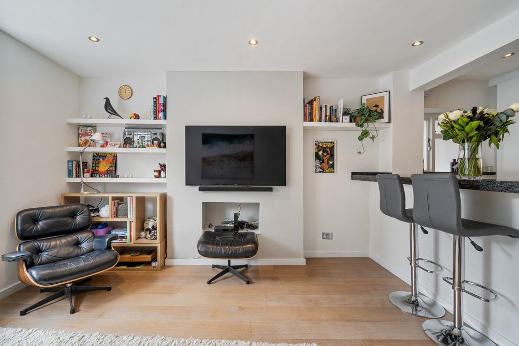 Property photo 3 of 9 4372243