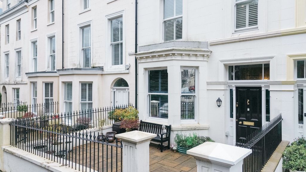 Property photo 2 of 21