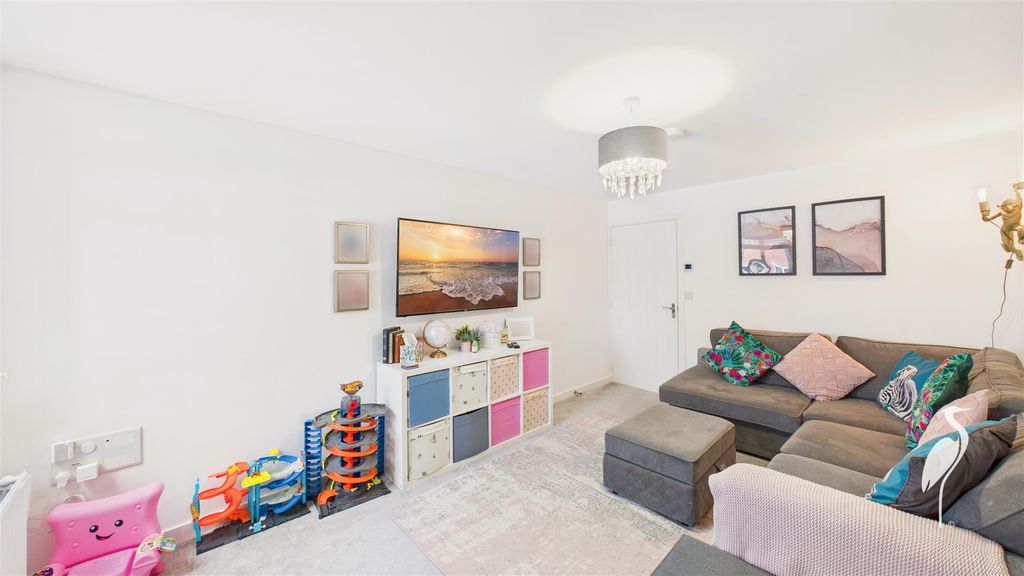 Property photo 3 of 23 Lounge