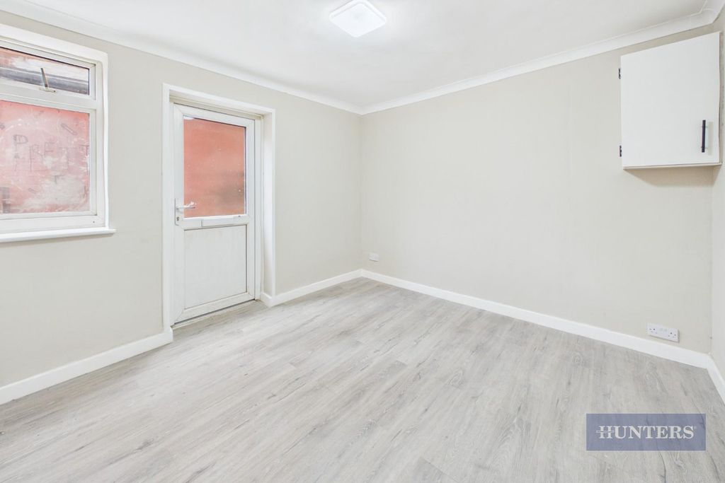 Property photo 3 of 9 Cam05152G0-Pr0516-Still009.Jpg