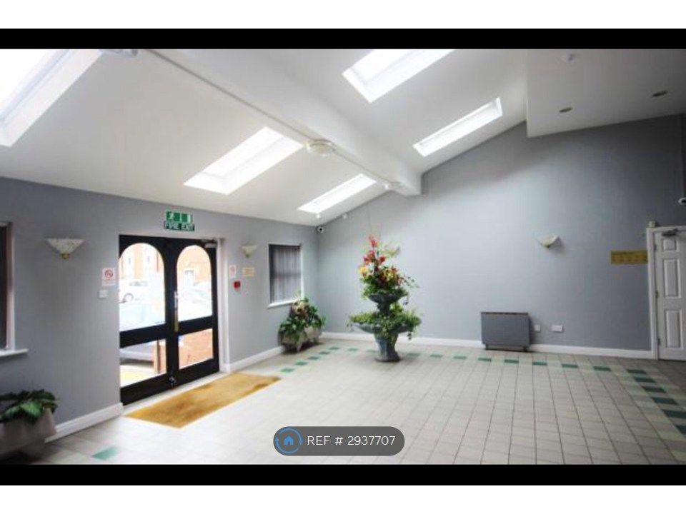 Property photo 3 of 23 Communal Entrance