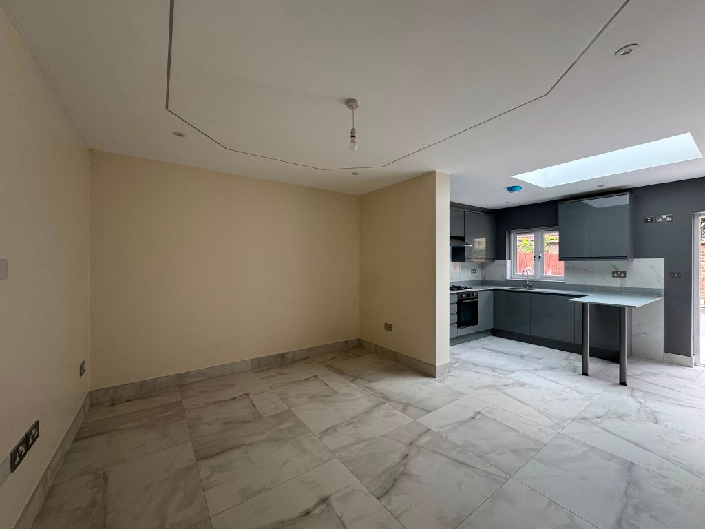 Property photo 2 of 11 3 Carlyon Close, Wembley, Ha0 1Hr (1)