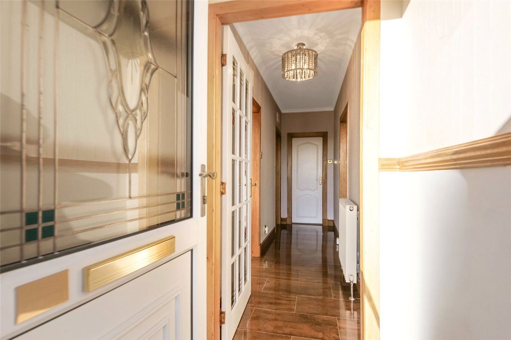 Property photo 3 of 19 Picture No. 02