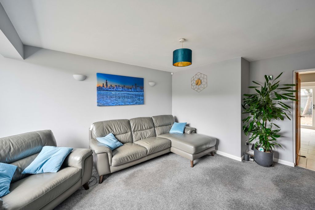Property photo 2 of 15 Lounge