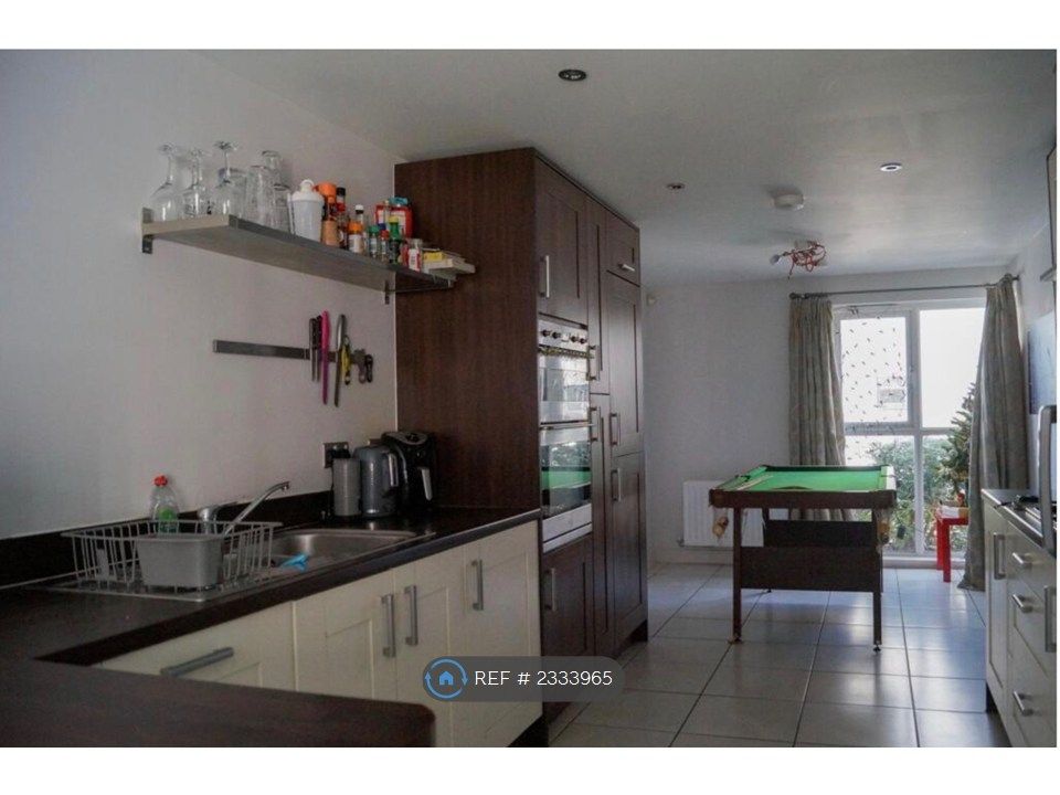 Property photo 3 of 11 Kitchen Pool Table
