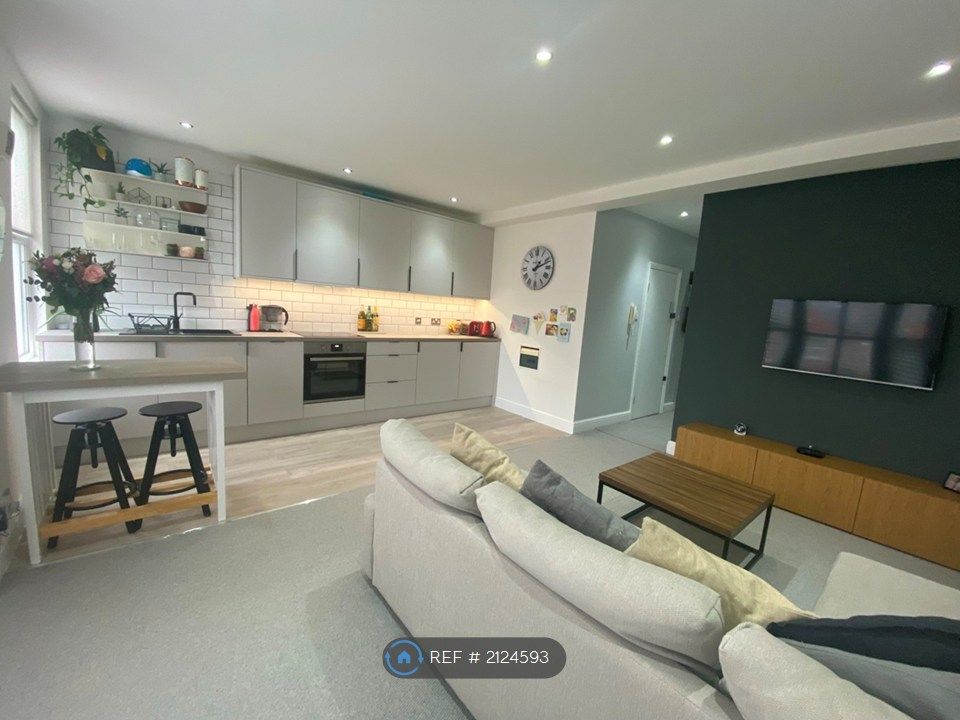Property photo 2 of 9 Living Room/Kitchen