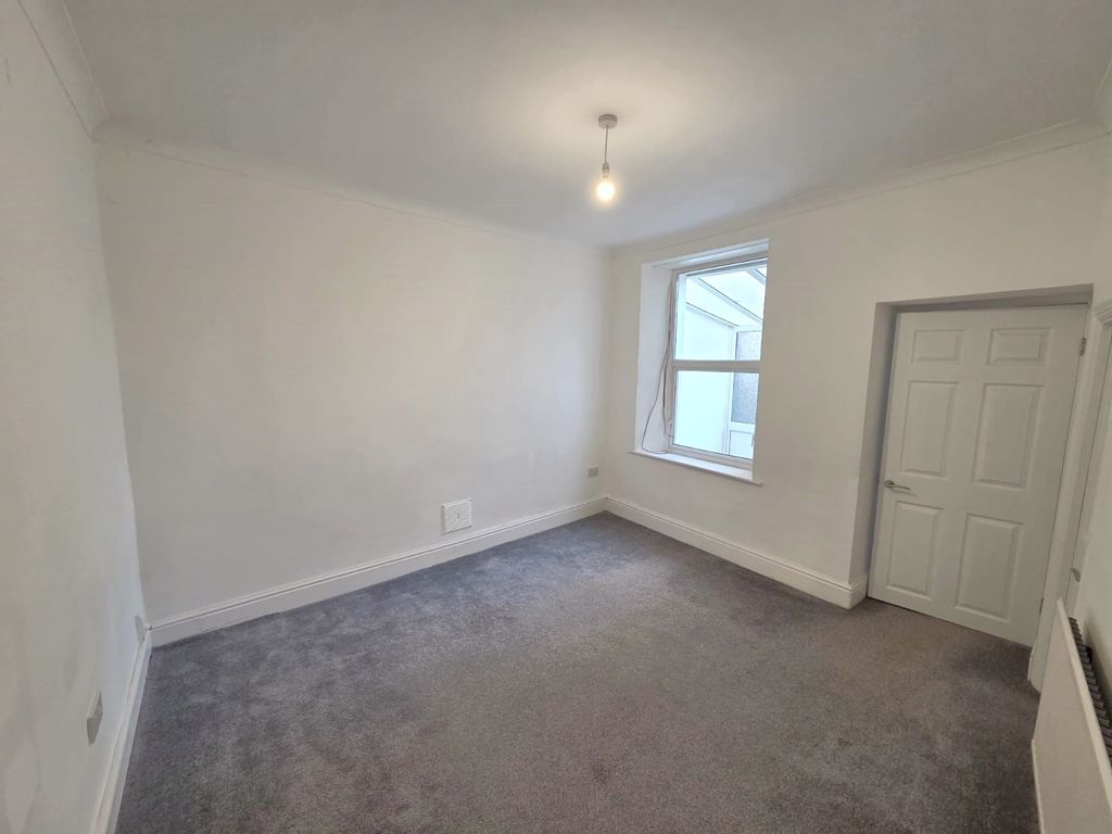 Property photo 3 of 10 Dining Room