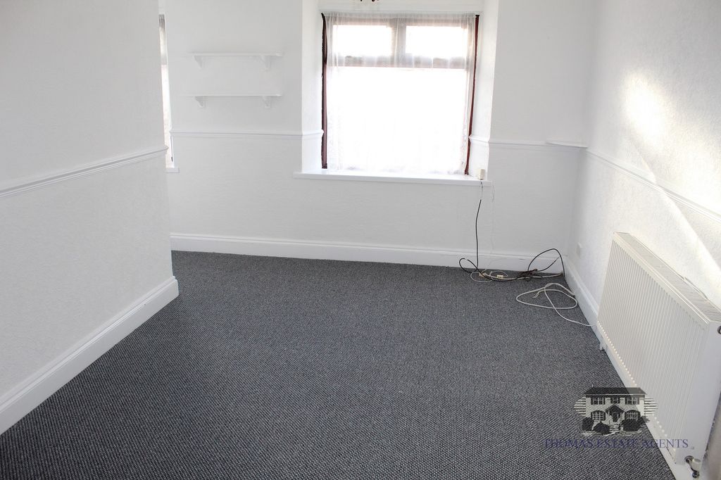 Property photo 2 of 6 Lounge