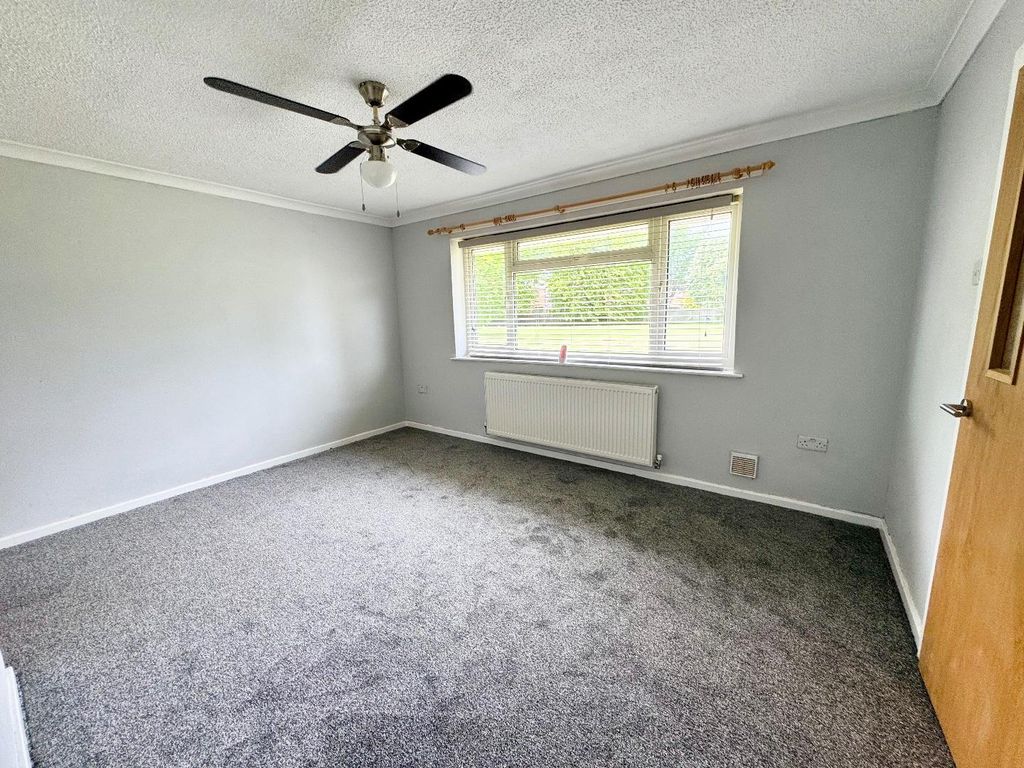 Property photo 2 of 12 Lounge