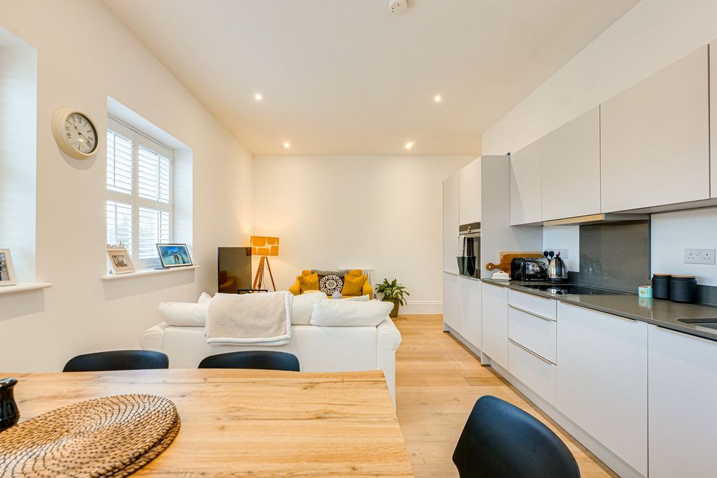 Property photo 3 of 25