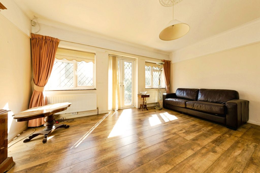 Property photo 3 of 14 Photo