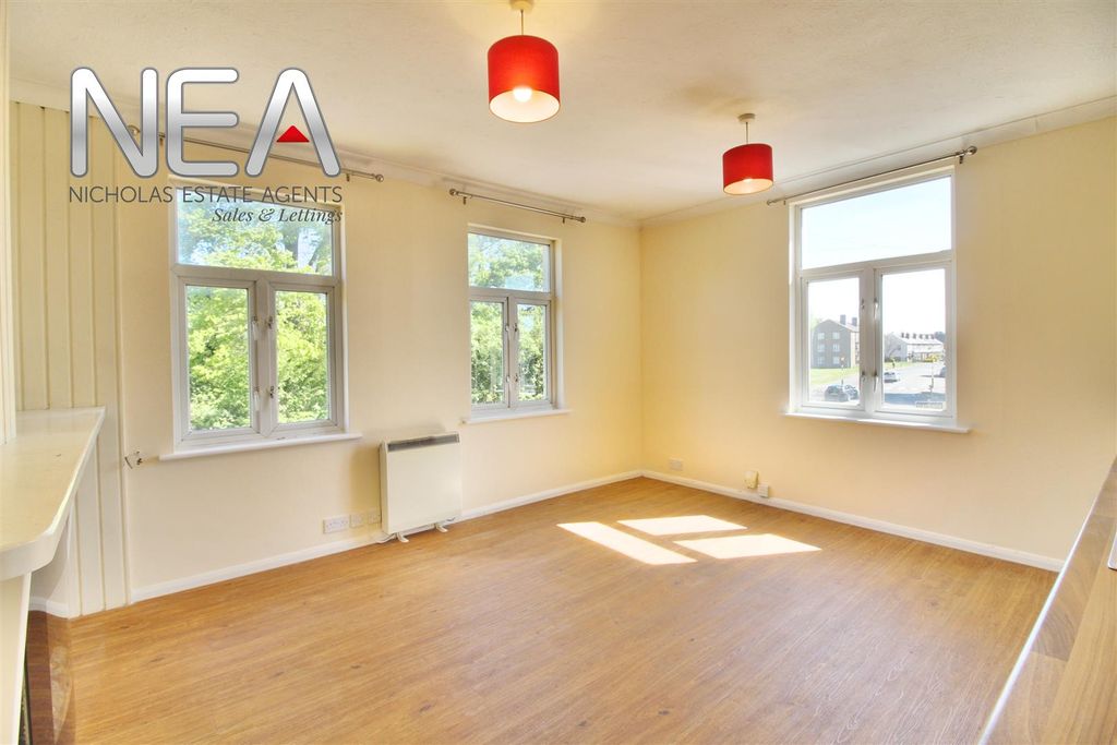 Property photo 2 of 5 Living Room/Kitchen