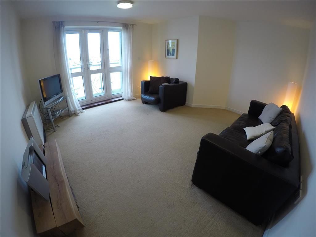 Property photo 3 of 11 Living Room
