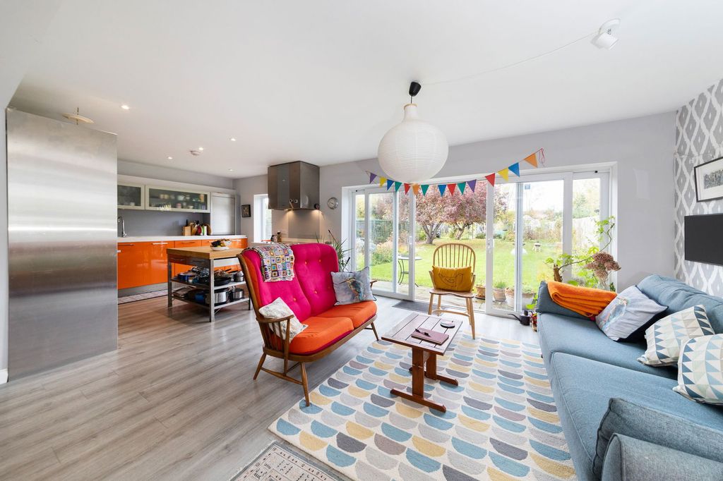 Property photo 2 of 17