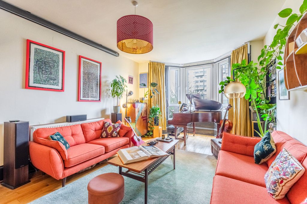 Property photo 3 of 34