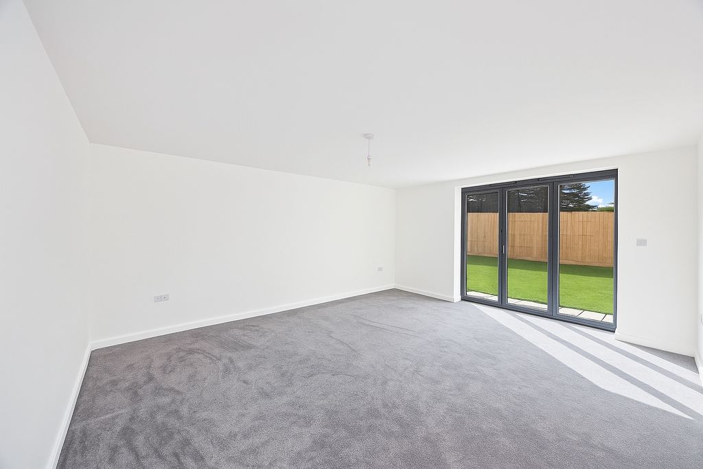 Property photo 2 of 8 Picture No. 21