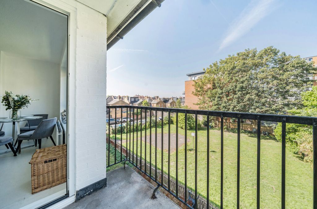 Property photo 2 of 17 1340275-6-689B0A0...