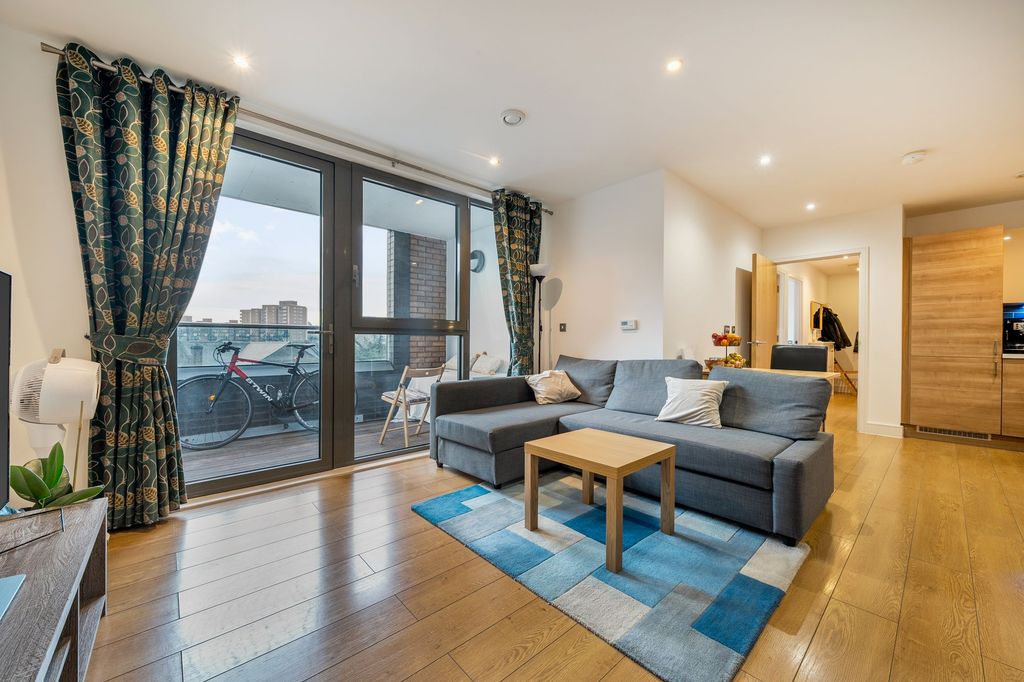 Property photo 2 of 18