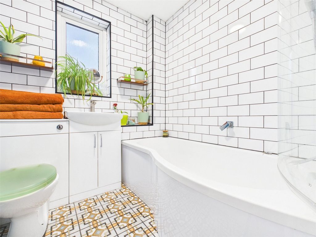 Property photo 3 of 11 Picture No. 27