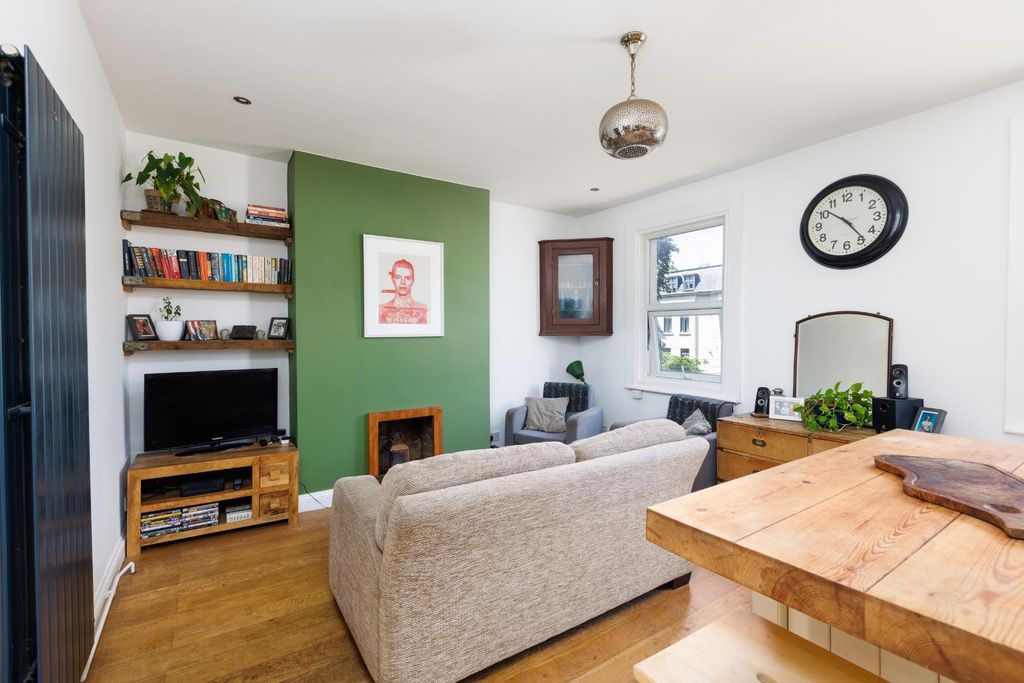 Property photo 3 of 14 40C Sussex Place-11.Jpg