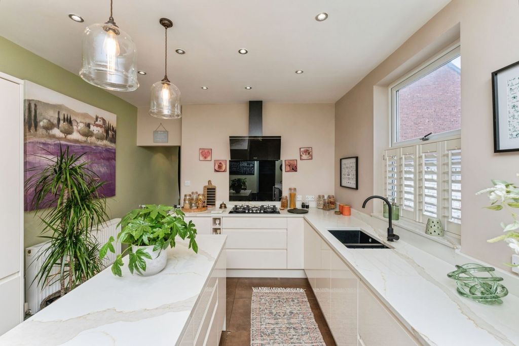 Property photo 2 of 23 Kitchen