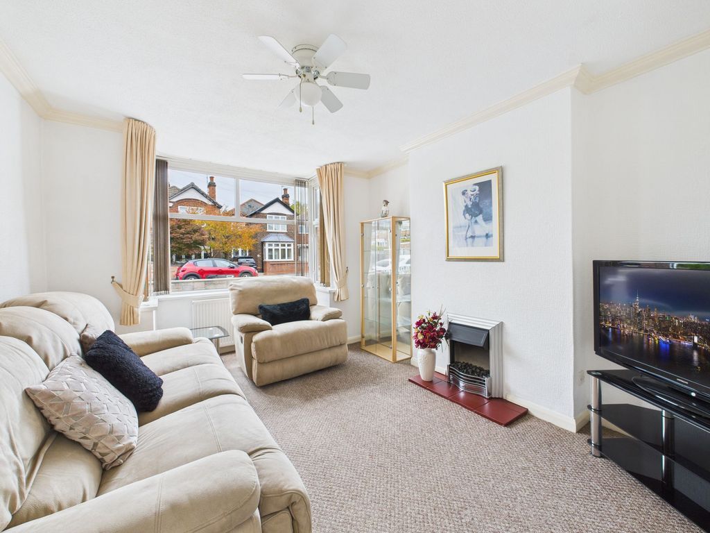 Property photo 2 of 18 Lounge