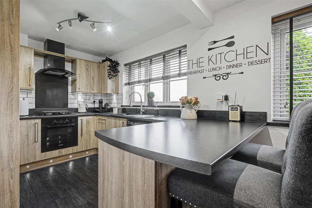 Property photo 3 of 22 Dining Kitchen