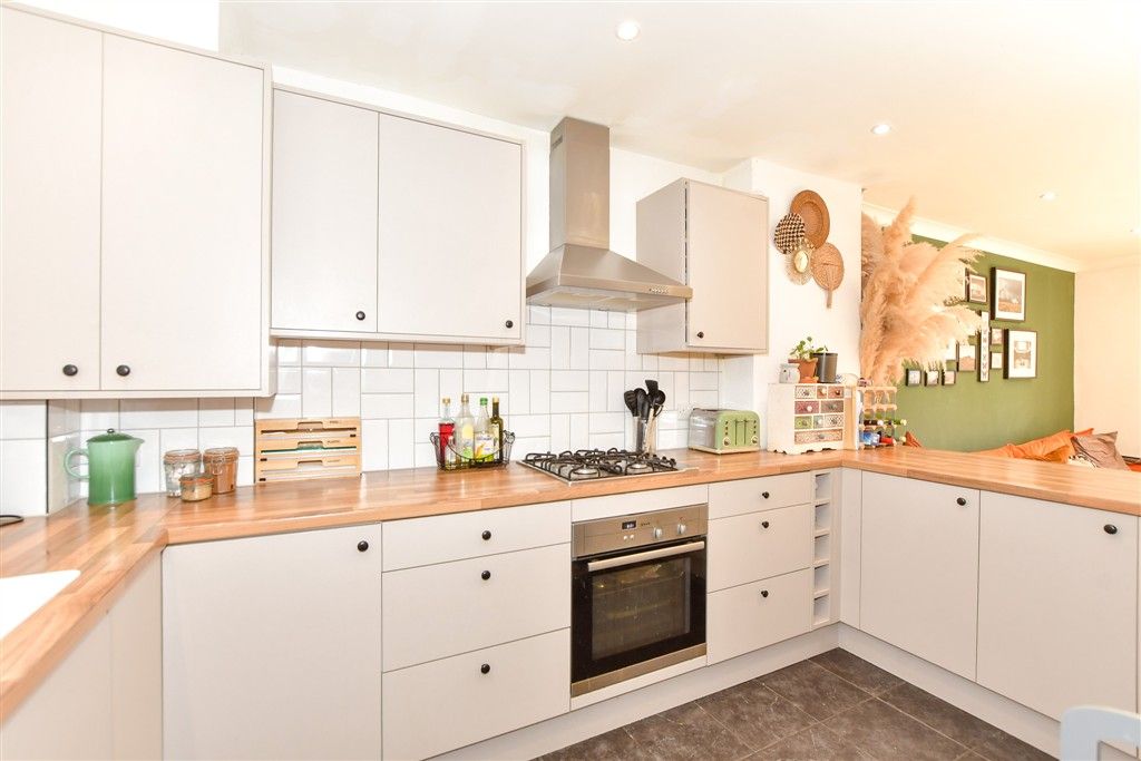 Property photo 2 of 7 Kitchen