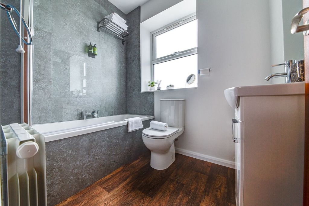 Property photo 3 of 14 Bathroom
