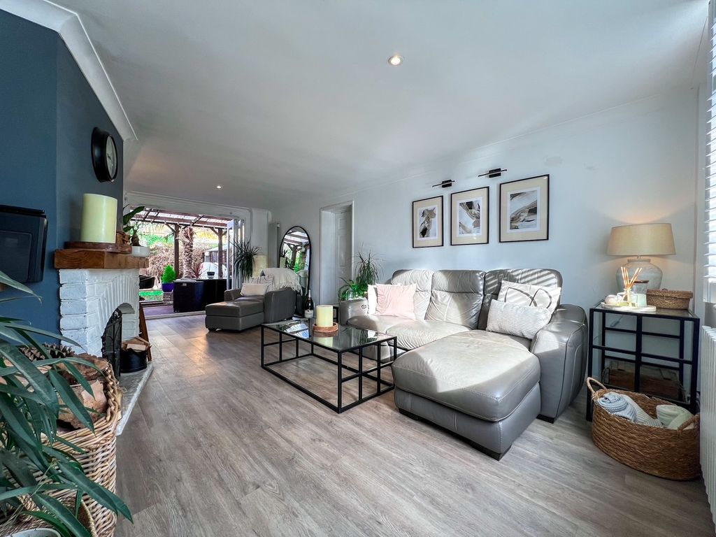 Property photo 3 of 31