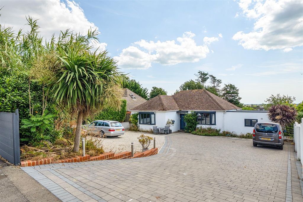 Property photo 1 of 25 For Sale By Aspire Residential | Arundel Road