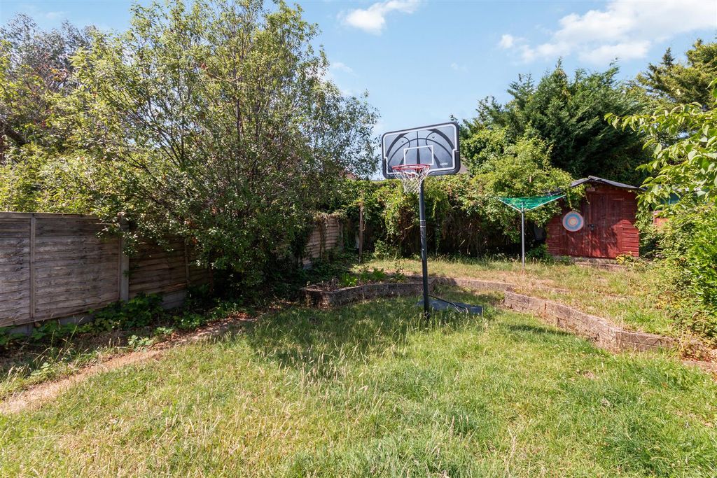 Property photo 3 of 11 Eastway
