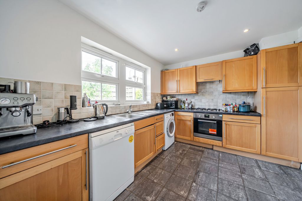 Property photo 2 of 18 1486566-8-6A51187...