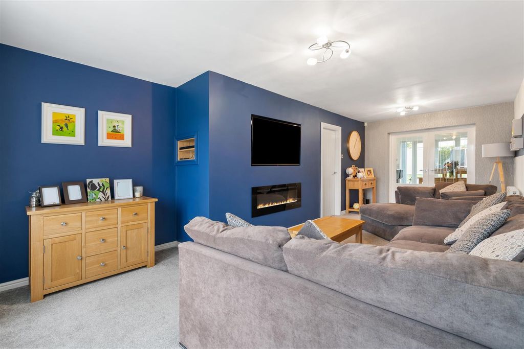 Property photo 2 of 25