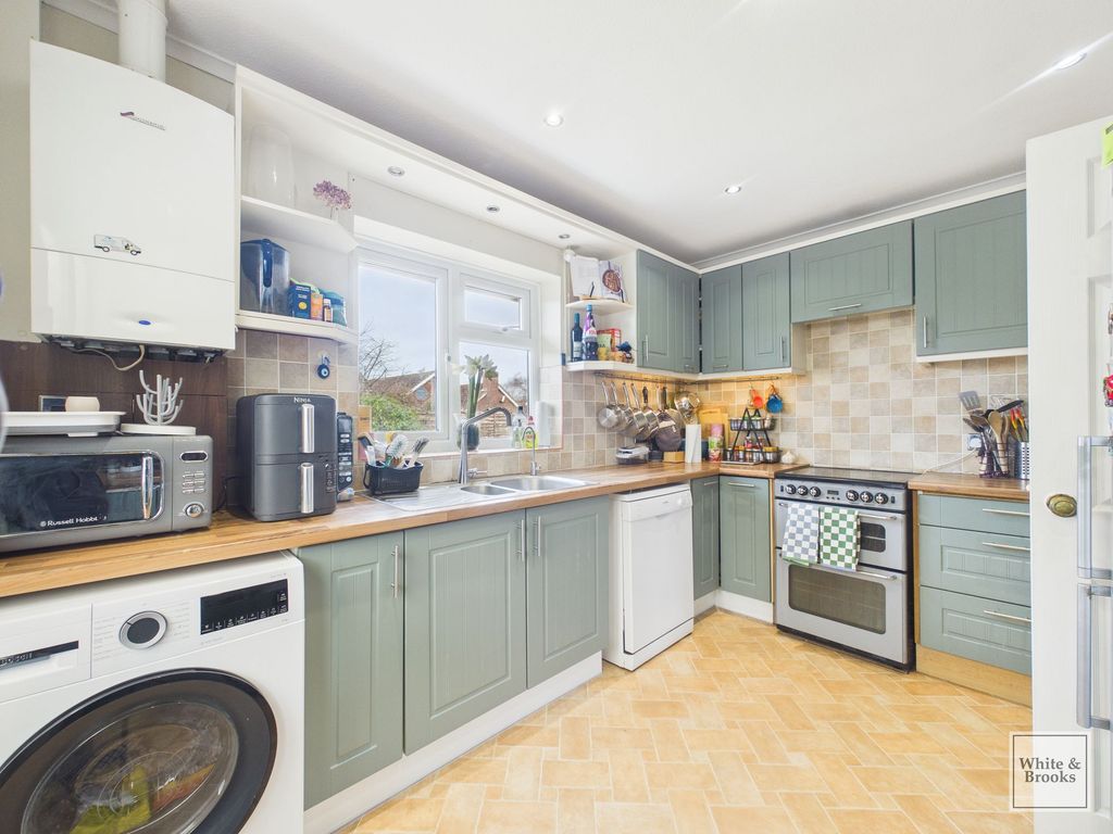 Property photo 3 of 22 Kitchen