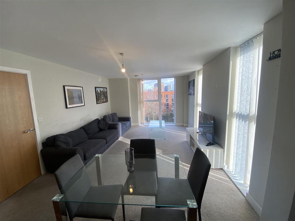 Property photo 2 of 10 Lounge/Kitchen