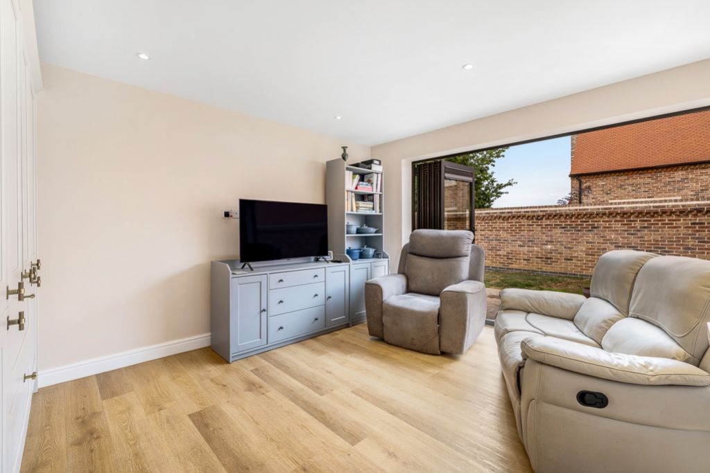 Property photo 3 of 31 1 Parker Close (Frampton)-25