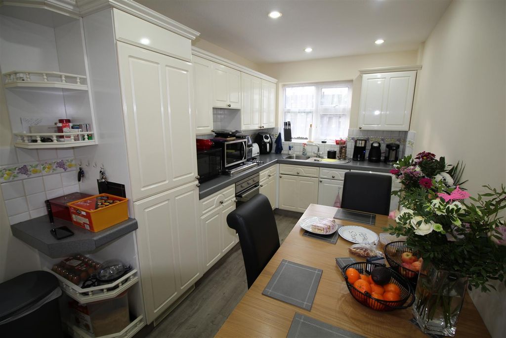 Property photo 2 of 15 Kitchen