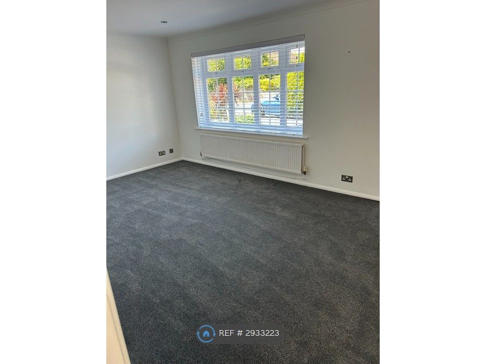 Property photo 3 of 15 Lounge