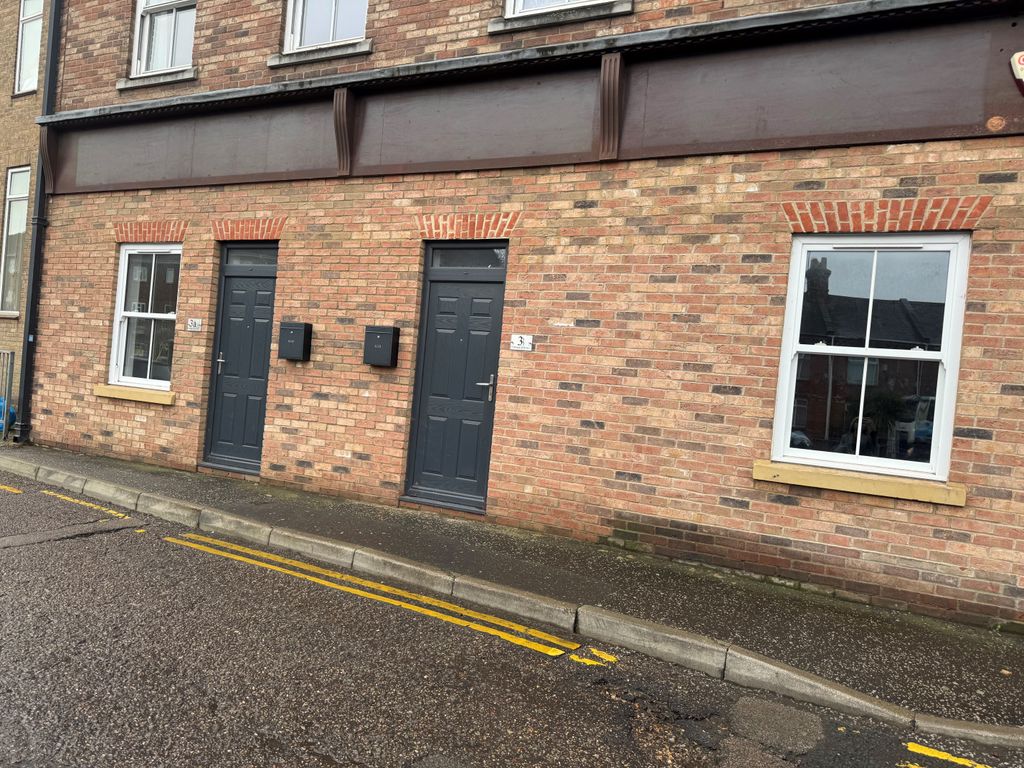 Property photo 1 of 2 Front