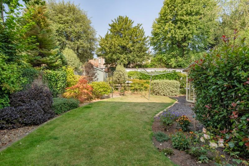 Property photo 2 of 18 Garden