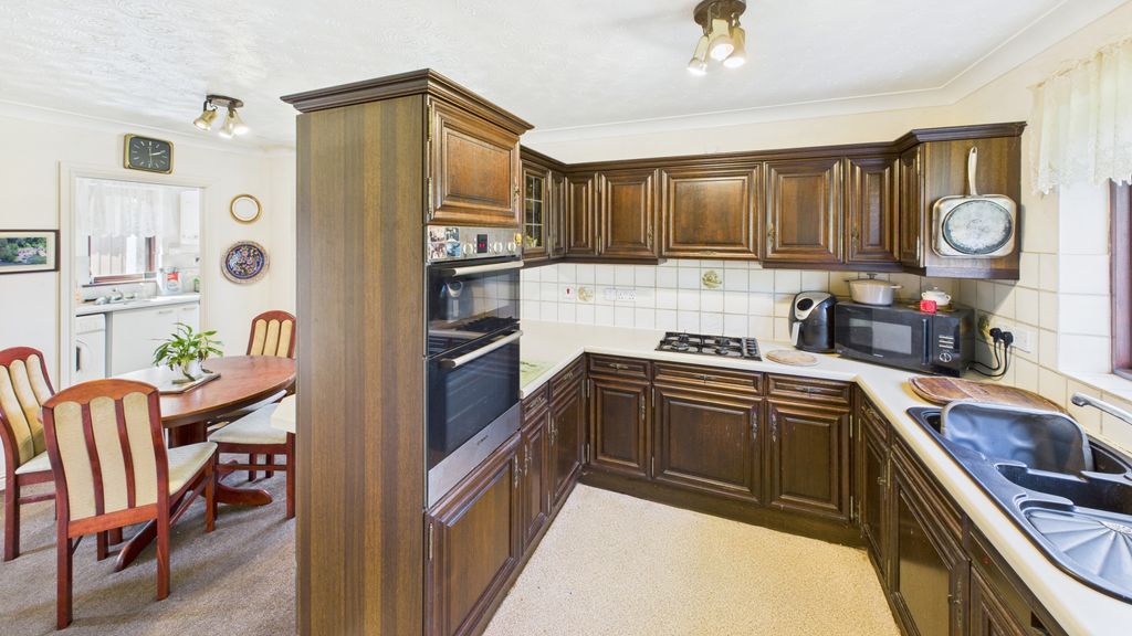 Property photo 3 of 11 Gallery