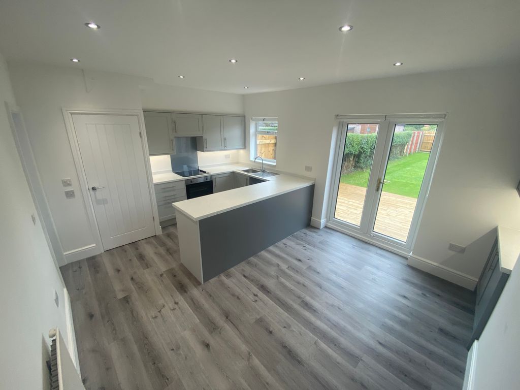 Property photo 2 of 9 Kitchen