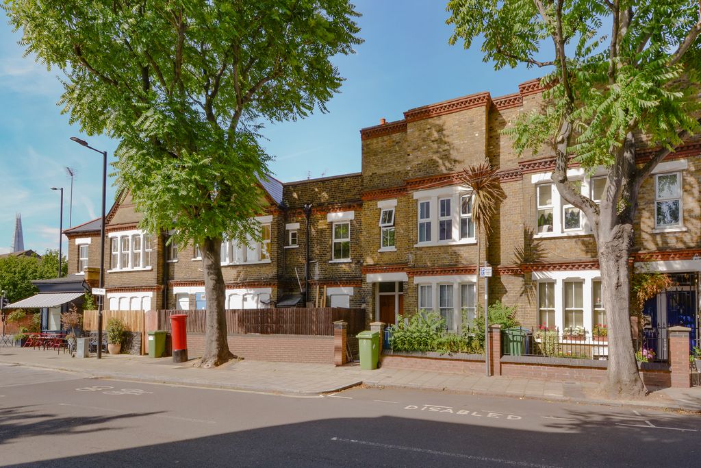 Property photo 1 of 12