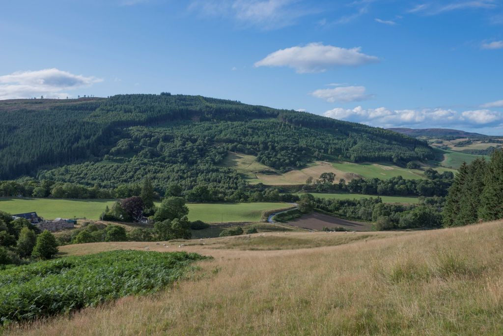 Property photo 2 of 7 Clunemore