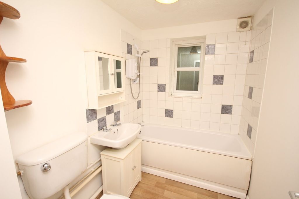 Additional image 4 of 2 bed flat for saleMarmet Avenue, Letchworth Garden City SG6