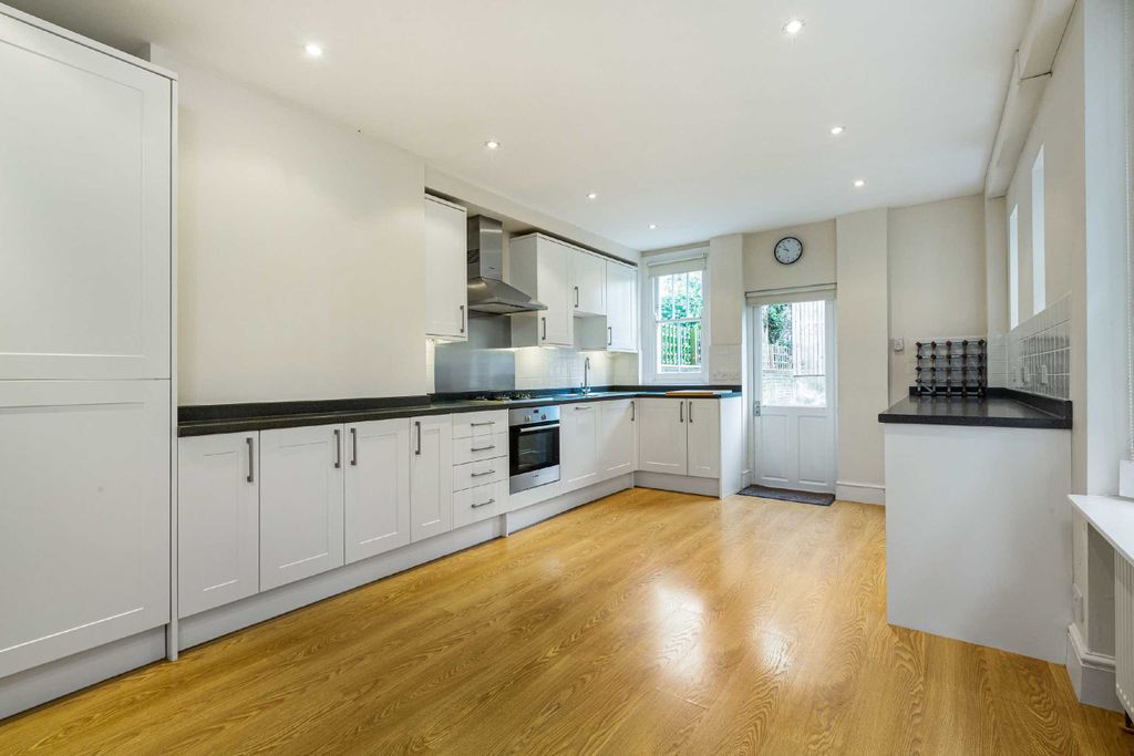 Property photo 2 of 11 Photo