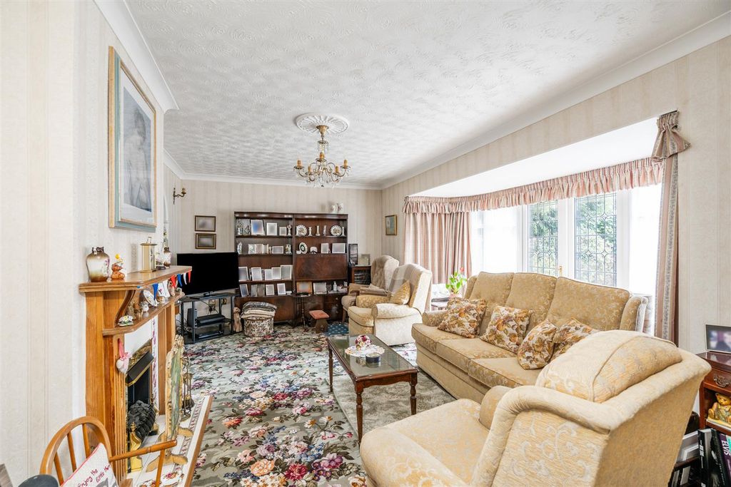Property photo 2 of 15 103 Silhill Hall Road_9.Jpg
