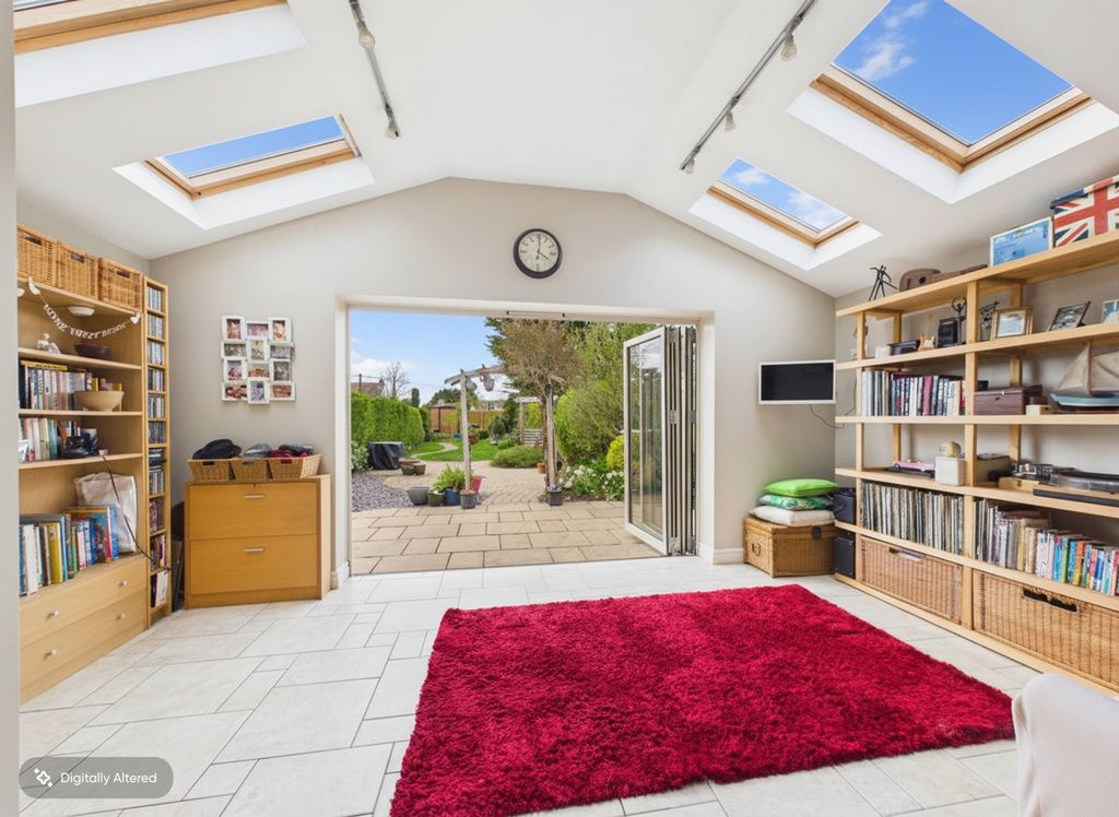 Property photo 2 of 21 Sun Room- Mark Stephens Ewemove Newmarket And Soha